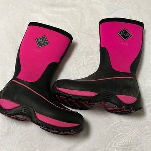 Muck rugged boots